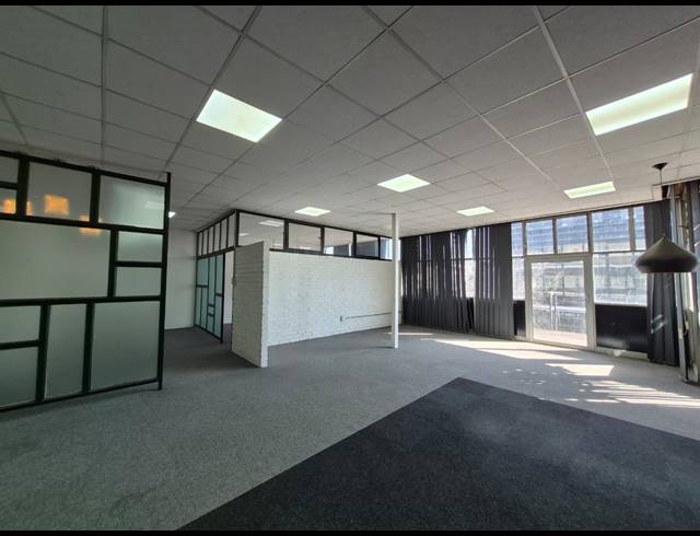 131M² OFFICE TO LET IN BIRNAM
